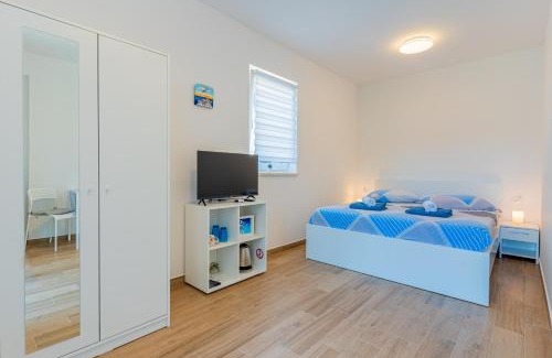 Cres Casa | New 4 star Room M&A in town Cres