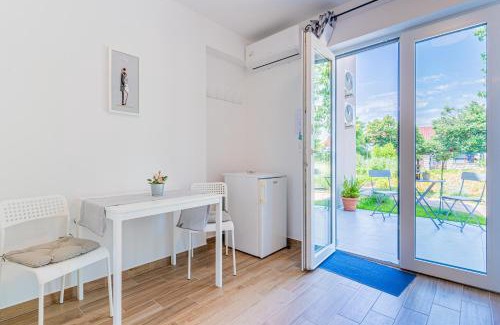 Cres Casa | New 4 star Room M&A in town Cres