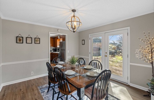 Murfreesboro Casa | NEW, 4 TVs, big backyard! Near MTSU The Pink Key Cottage