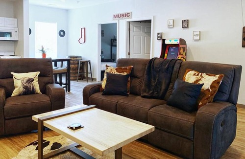 Maxwell Casa | New 4bd 2ba Suite Games 8 min to DT East Nash