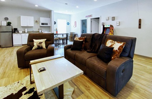 Maxwell Casa | New 4bd 2ba Suite Games 8 min to DT East Nash