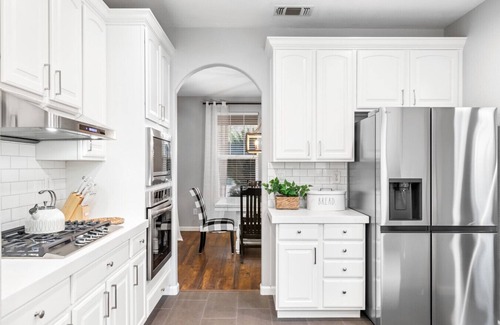 Oakdale Casa | *NEW 4BD Oakdale Retreat, Pool, AC, Sleeps 14, Newly Remodeled