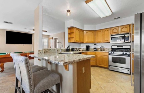 Green Valley Casa | ❤️New 4BR/3Ba with Pool, 9 miles to LV Strip!