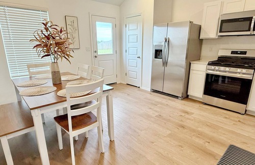 Stillwater Casa | New 4BR Home – Sleeps 8 + Family-Friendly + Game Day Ready