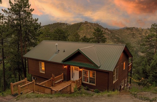 Bailey Casa | New 4BR Luxe Getaway Stunning Views/ Hot Tub/ Home Theater & Games- Pet Friendly