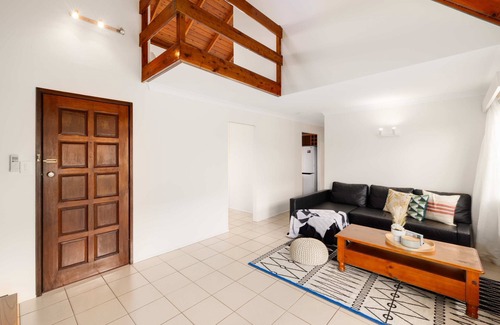 Springwood Casa | New 4BR Modern & Stylish Heritage Hideaway WiFi