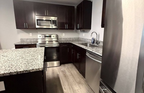 Burns Park Apartamento | * NEW * 4BR Retreat | Heart of Campus w/Parking