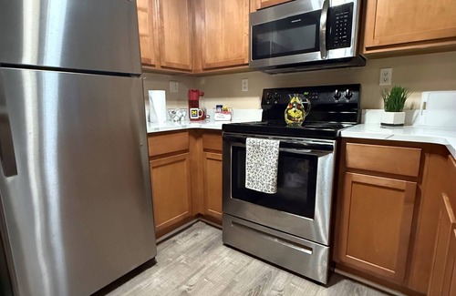 Burns Park Apartamento | * NEW * 4BR Retreat | Heart of Campus w/Parking