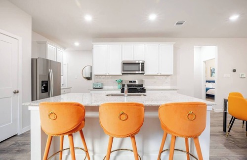 Magnolia Casa | NEW 4BR Retreat with Game Room + 75” TV Near The Woodlands Trails & Shops