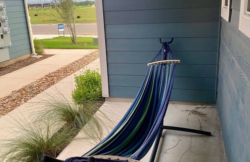 Kyle Casa | New 4BR Townhome in Kyle, I-35 Access, Sunrise Views Over Cornfields