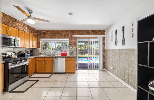 West Perrine Casa | NEW 4BRM in Miami w/Pool/Arcade/MassageChair