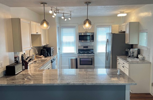Eastside Casa | New 5 Bed 2 Bath near Syracuse University and Downtown with Plenty of Parking
