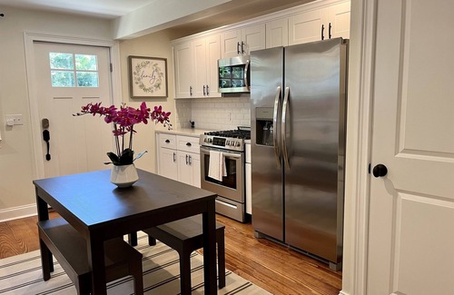 Goshen Casa | New 5 Bedrm/3bath + Swim Spa & Huge Outdoor Space