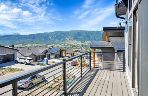 Wolf Creek Casa | NEW 5 Bedroom House All Season Paradise Powder Mountain Views & Golfing