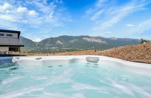 Wolf Creek Casa | NEW 5 Bedroom House All Season Paradise Powder Mountain Views & Golfing