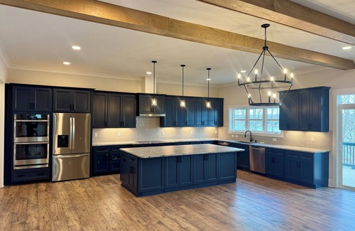 Macon Casa | New 5-bedroom lake front home w/ dual masters, dock, fire pit, paddle boards