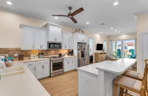 East End Casa | New 5 Bedroom Pet Friendly Elevator On Island Time