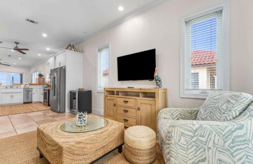 East End Casa | New 5 Bedroom Pet Friendly Elevator On Island Time