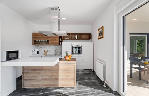 Slime Villa | NEW! 5-bedroom Villa Giro with heated swimming pool