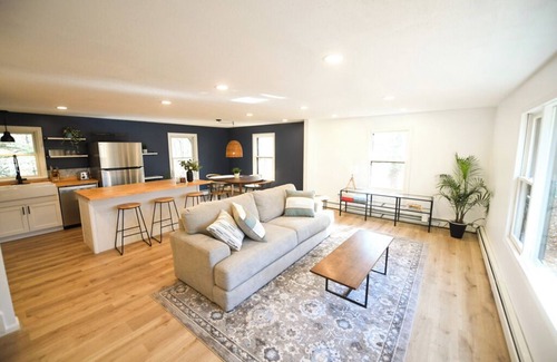 Westerly Casa | NEW! 5 STAR Coastal Farmhouse - 3BR in Westerly! Moments to Watch Hill
