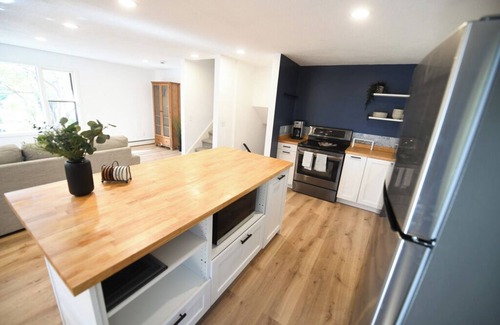 Westerly Casa | NEW! 5 STAR Coastal Farmhouse - 3BR in Westerly! Moments to Watch Hill
