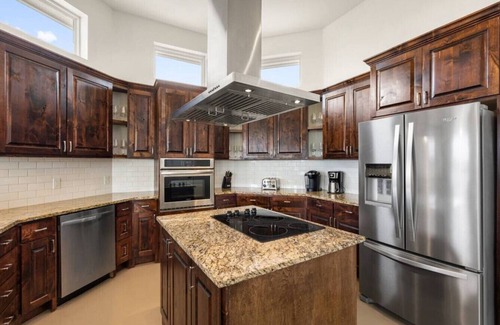 Dripping Springs Casa | ** NEW 5 STAR HILL COUNTRY RETREAT **