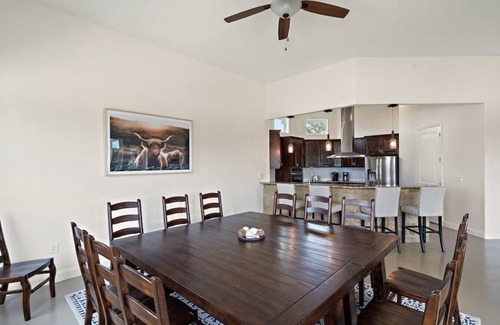 Dripping Springs Casa | ** NEW 5 STAR HILL COUNTRY RETREAT **
