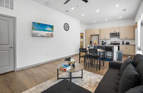 Port Saint Lucie Casa | New 5 Star home with Pool & HotTub-Mins to HCA-Tradition Sq