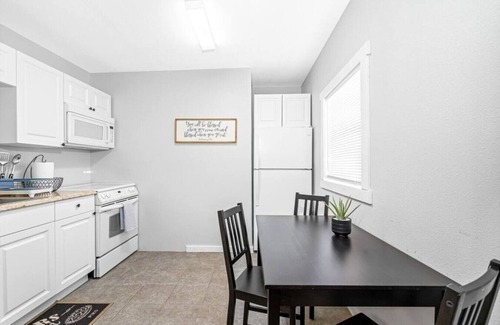 Oakford Park Apartamento | New 506 · Hidden Gem Effiency Studio! Perfect Location.