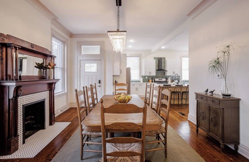 Walnut Hills Casa | New-5BR Downtown Sleeps 15 - Game Room - Parking