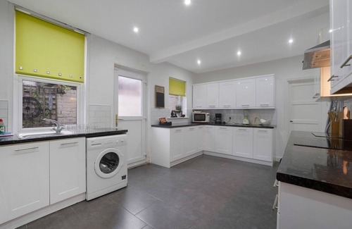 Redcar Casa | New! 5BR in Queens Street