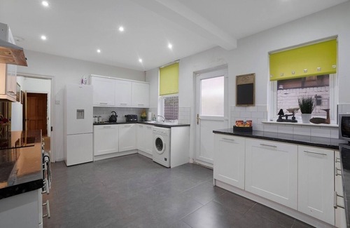 Redcar Casa | New! 5BR in Queens Street