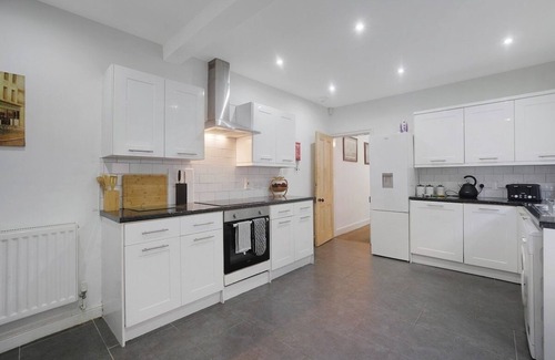 Redcar Casa | New! 5BR in Queens Street