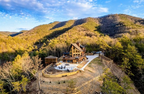 Milam Cabina | NEW 5BR Luxury Retreat with Panoramic Views