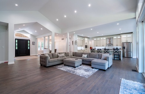 Delong Casa | NEW 6BR/6BA Home Minutes from Maxinkuckee Lake!