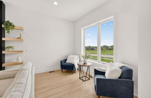 Waukee Casa | New 6BR house near Alice's Corridor amenities