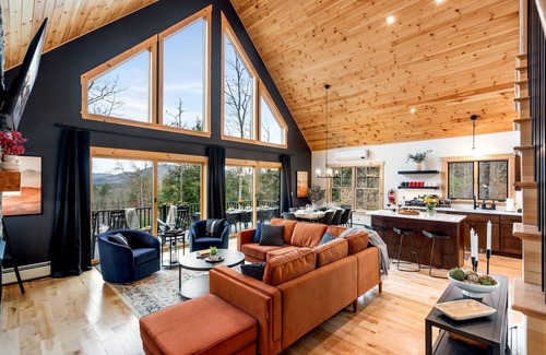 Bethel Casa | New A-Frame Chalet - Mountain Views-Sleeps 14 w/ SwimSpa-Firepit-Sauna-DogsOK