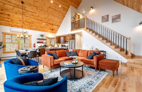 Bethel Casa | New A-Frame Chalet - Mountain Views-Sleeps 14 w/ SwimSpa-Firepit-Sauna-DogsOK