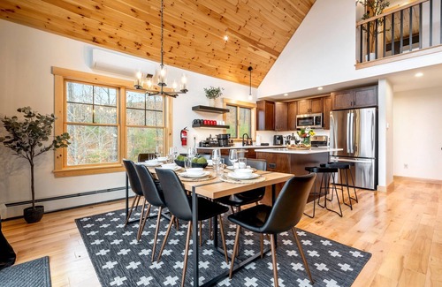 Bethel Casa | New A-Frame Chalet - Mountain Views-Sleeps 14 w/ SwimSpa-Firepit-Sauna-DogsOK