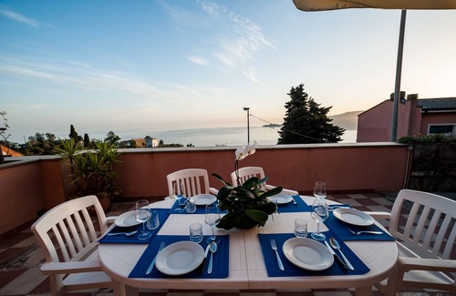 Chiavari Apartamento | NUEVO! UNA TERRAZA con vista al mar, frente a PORTOFINO, a 30 minutos del CINQUE TERRE