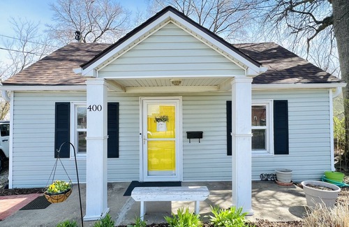 Columbia Casa | New! Adorable Central Columbia Bungalow, Steps from Farmer's Market!
