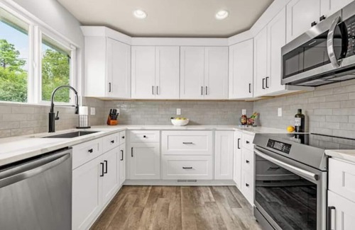 Colorado Springs Casa | New Adventure Cottage w/Mountain Views Near Garden of the God's & Fall Leaves!