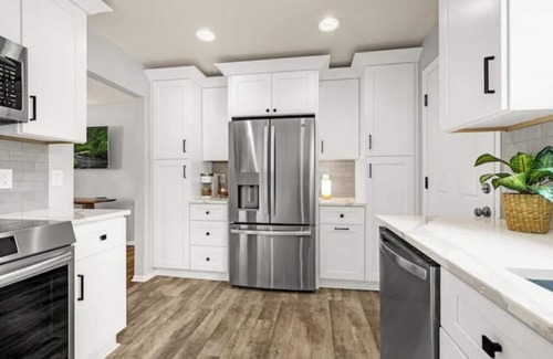 Colorado Springs Casa | New Adventure Cottage w/Mountain Views Near Garden of the God's & Fall Leaves!