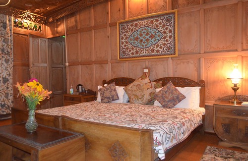 Dal Lake Hotel | New Alexandra Houseboats