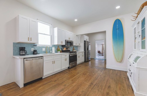 Galveston Casa | New! Amazing Downtown Location! Walk to Beach, Bars & Restaurants!