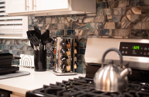 Hillcrest Casa | *NEW AMAZING URBAN OASIS! SPA-FIRE-DECK-GR8 DEAL!