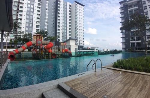 Kajang Apartamento | New and Comfy Vacation Home