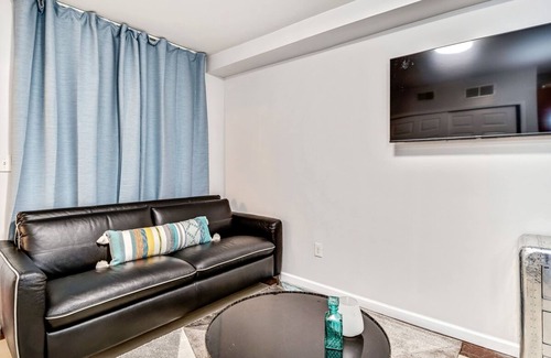 Chinatown Apartamento | New and Cozy 1BD Apt in the Heart of Philly!