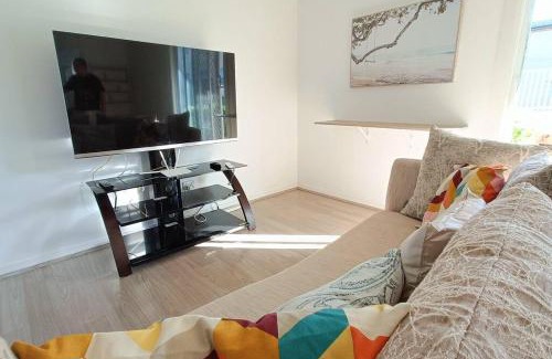 Baulkham Hills Casa | New and Cozy 2 Bedrooms Granny Flat with Aircon & Pool