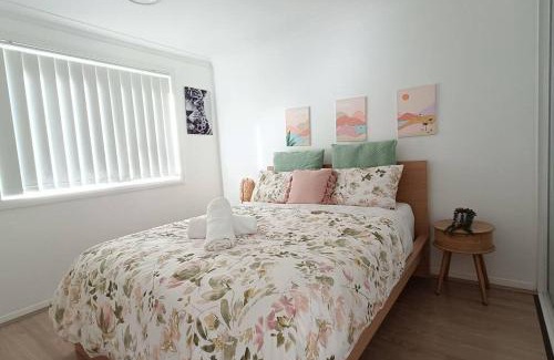 Baulkham Hills Casa | New and Cozy 2 Bedrooms Granny Flat with Aircon & Pool